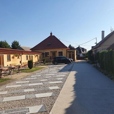 Privat U Jozefa Foeldesa Velky Meder Exterior foto
