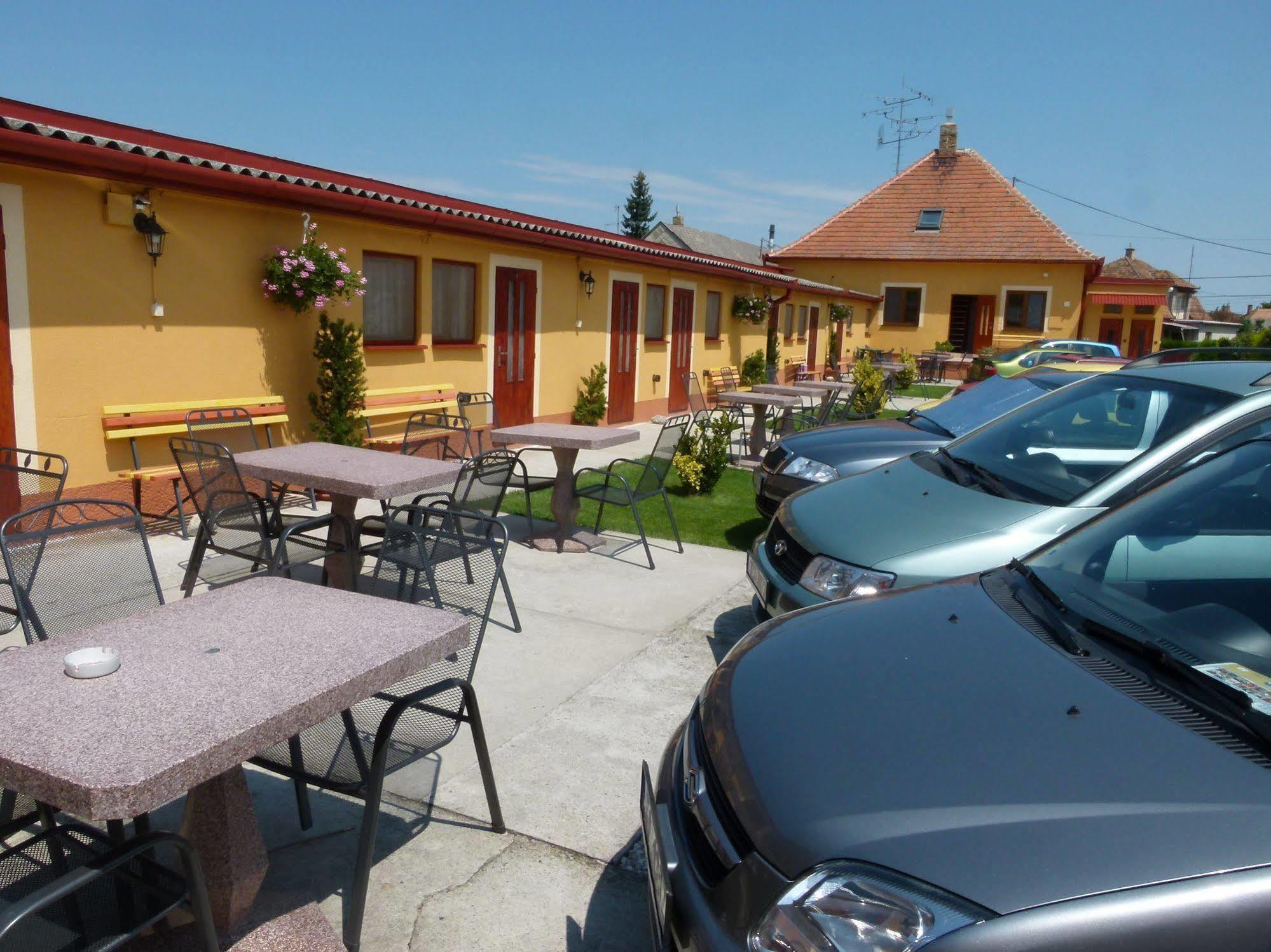 Privat U Jozefa Foeldesa Velky Meder Exterior foto